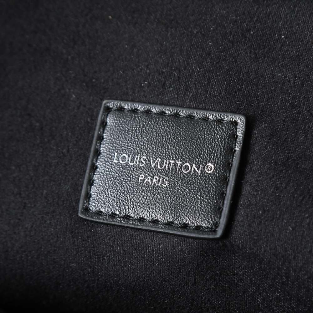 LOUIS VUITTON MONTSOURIS CARGO BACKPACK BLACK 40CM M13983 LOUIS VUITTON MONTSOURIS CARGO BACKPACK BLACK 40CM M13983