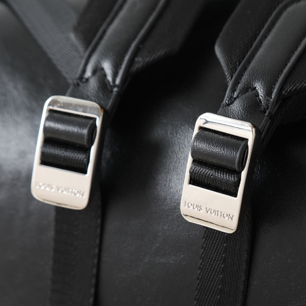 LOUIS VUITTON MONTSOURIS CARGO BACKPACK BLACK 40CM M13983 LOUIS VUITTON MONTSOURIS CARGO BACKPACK BLACK 40CM M13983