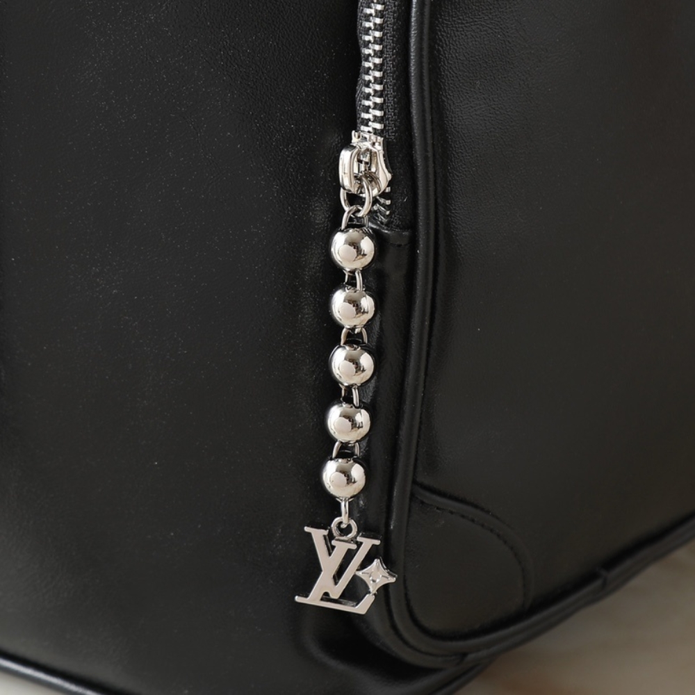 LOUIS VUITTON MONTSOURIS CARGO BACKPACK BLACK 40CM M13983 LOUIS VUITTON MONTSOURIS CARGO BACKPACK BLACK 40CM M13983