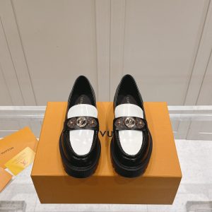 LOUIS VUITTON DISTRICT FLAT LOAFER BLACK AND WHITE 1AGXKV