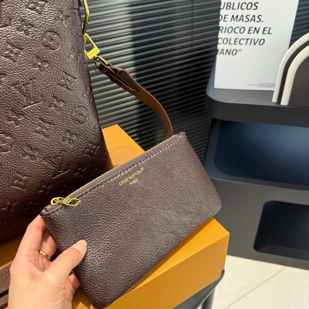 LOUIS VUITTON COUSSIN HOBO MM CHOCOLAT 30CM LOUIS VUITTON COUSSIN HOBO MM CHOCOLAT 30CM