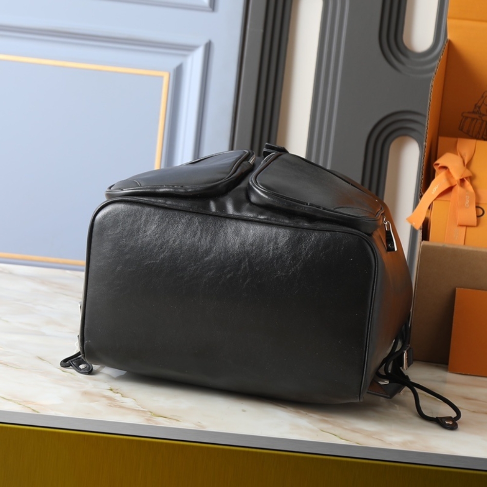 LOUIS VUITTON MONTSOURIS CARGO BACKPACK BLACK 40CM M13983 LOUIS VUITTON MONTSOURIS CARGO BACKPACK BLACK 40CM M13983