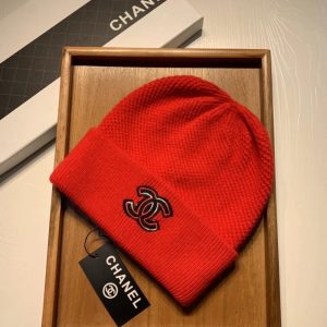 CHANEL CC LOGO CASHMERE BEANIE RED