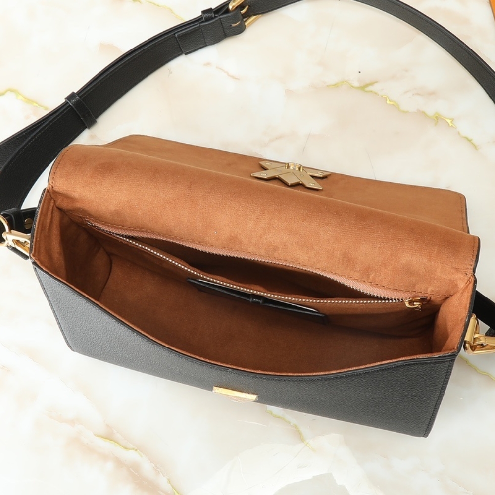 LOUIS VUITTON SOFT TWIST BLACK 27CM M24639 LOUIS VUITTON SOFT TWIST BLACK 27CM M24639