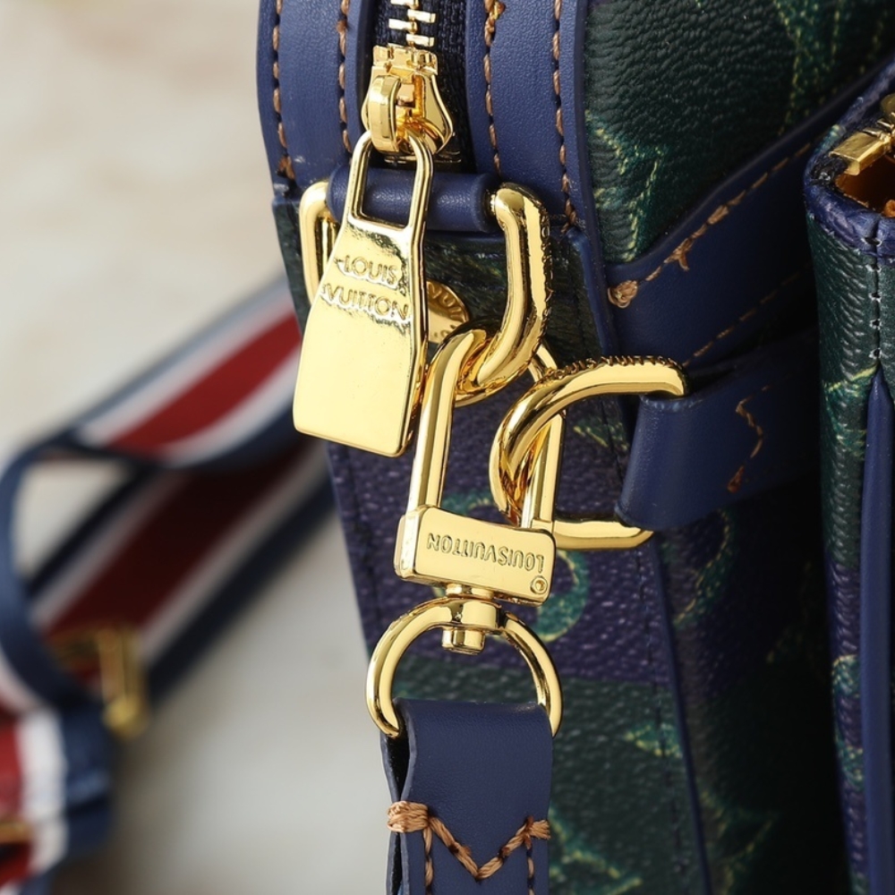 LOUIS VUITTON TRIO MESSENGER BLUE STRIPES 25CM M26026 LOUIS VUITTON TRIO MESSENGER BLUE STRIPES 25CM M26026