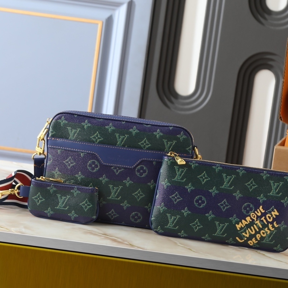 LOUIS VUITTON TRIO MESSENGER BLUE STRIPES 25CM M26026 LOUIS VUITTON TRIO MESSENGER BLUE STRIPES 25CM M26026