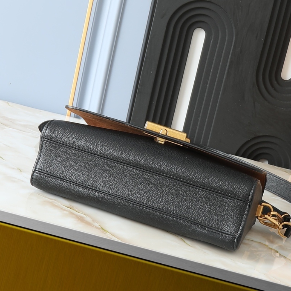 LOUIS VUITTON SOFT TWIST BLACK 27CM M24639 LOUIS VUITTON SOFT TWIST BLACK 27CM M24639