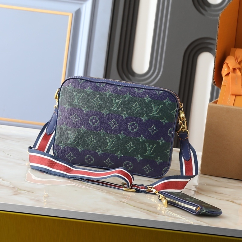 LOUIS VUITTON TRIO MESSENGER BLUE STRIPES 25CM M26026 LOUIS VUITTON TRIO MESSENGER BLUE STRIPES 25CM M26026
