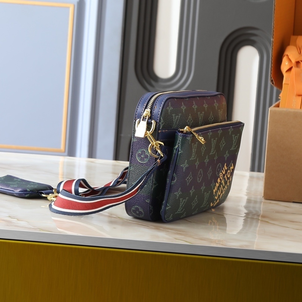 LOUIS VUITTON TRIO MESSENGER BLUE STRIPES 25CM M26026 LOUIS VUITTON TRIO MESSENGER BLUE STRIPES 25CM M26026