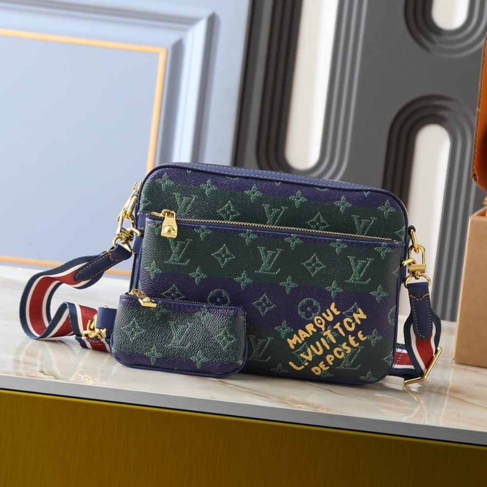 LOUIS VUITTON TRIO MESSENGER BLUE STRIPES 25CM M26026 LOUIS VUITTON TRIO MESSENGER BLUE STRIPES 25CM M26026