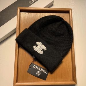 CHANEL CC LOGO CASHMERE BEANIE BLACK