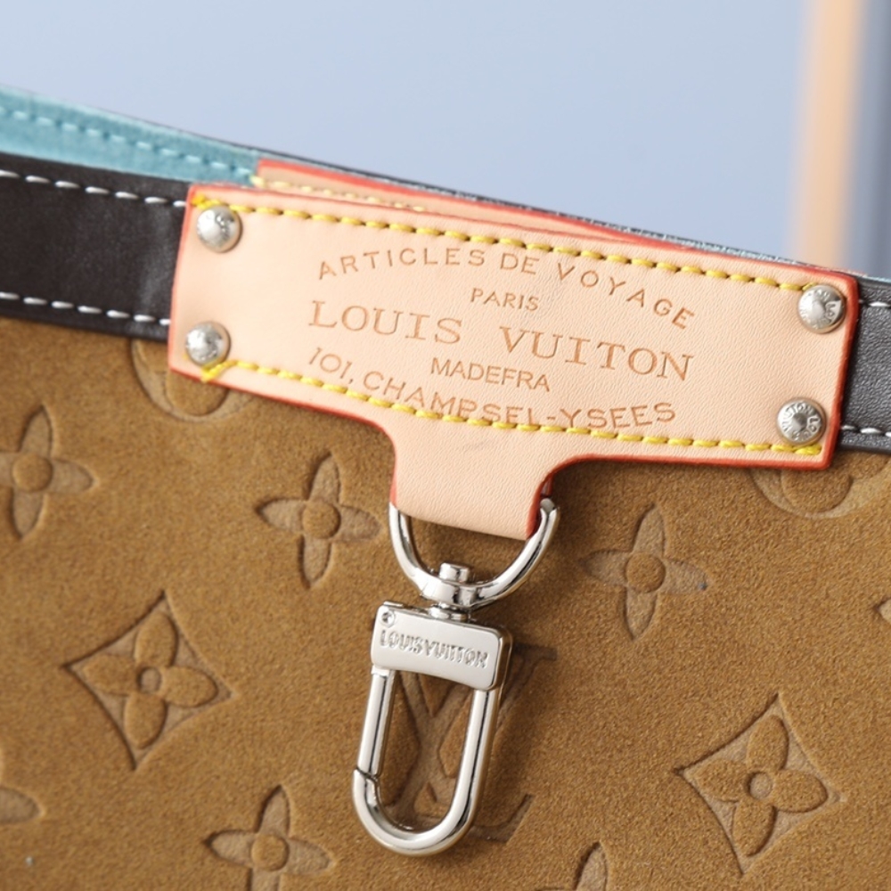 LOUIS VUITTON ODÉON MM MONOGRAM BEIGE SUEDE 30CM LOUIS VUITTON ODÉON MM MONOGRAM BEIGE SUEDE 30CM