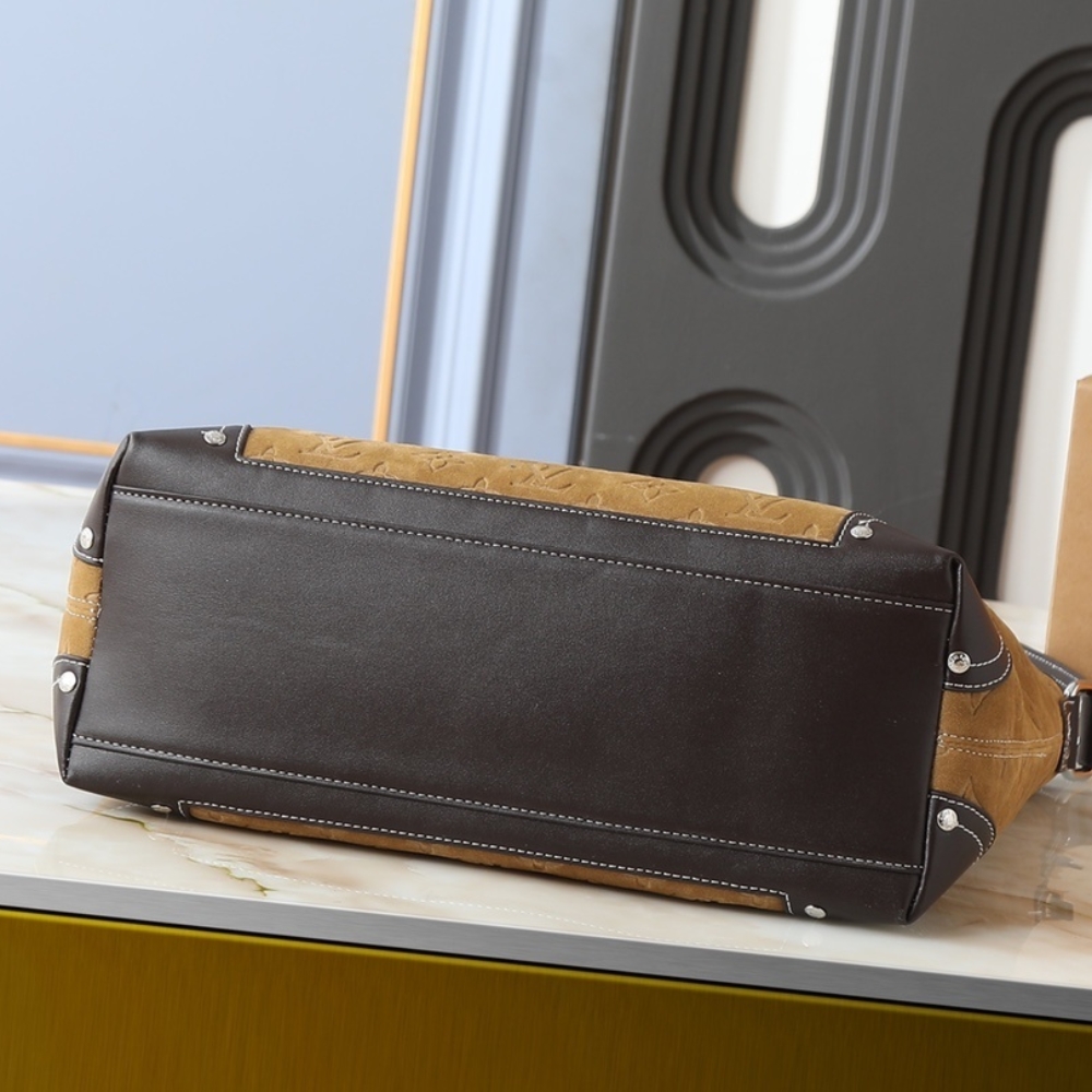 LOUIS VUITTON ODÉON MM MONOGRAM BEIGE SUEDE 30CM LOUIS VUITTON ODÉON MM MONOGRAM BEIGE SUEDE 30CM