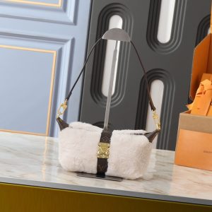 LOUIS VUITTON POCHETTE MIA CREME 22CM