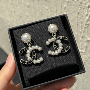 CHANEL STUD EARRINGS BLACK AND PEARS