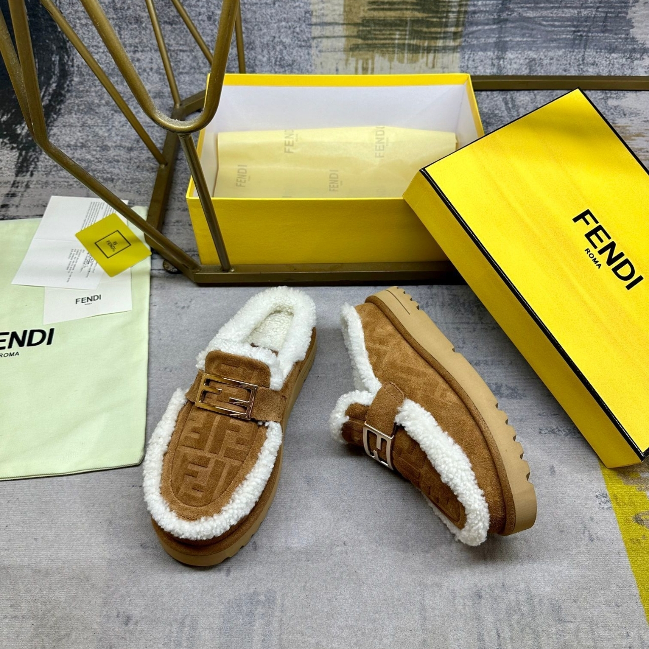 FENDI APRES CHIC BROWN FF SUEDE 8R8777ASA1F0C23 FENDI APRES CHIC BROWN FF SUEDE 8R8777ASA1F0C23