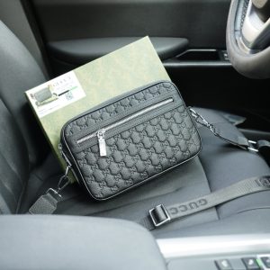 GUCCI GG EMBLEM SMALL CROSSBODY BAG BLACK 27CM