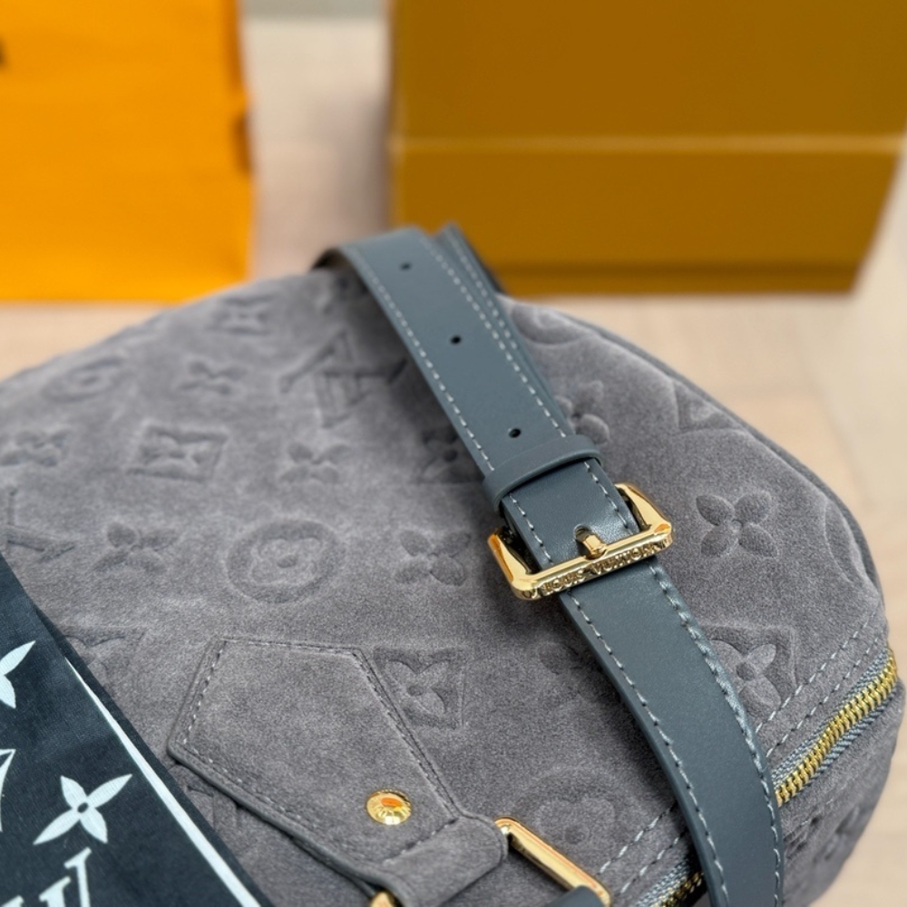 LOUIS VUITTON SPEEDY P9 BANDOULIÈRE 40 GRAY 40CM LOUIS VUITTON SPEEDY P9 BANDOULIÈRE 40 GRAY 40CM