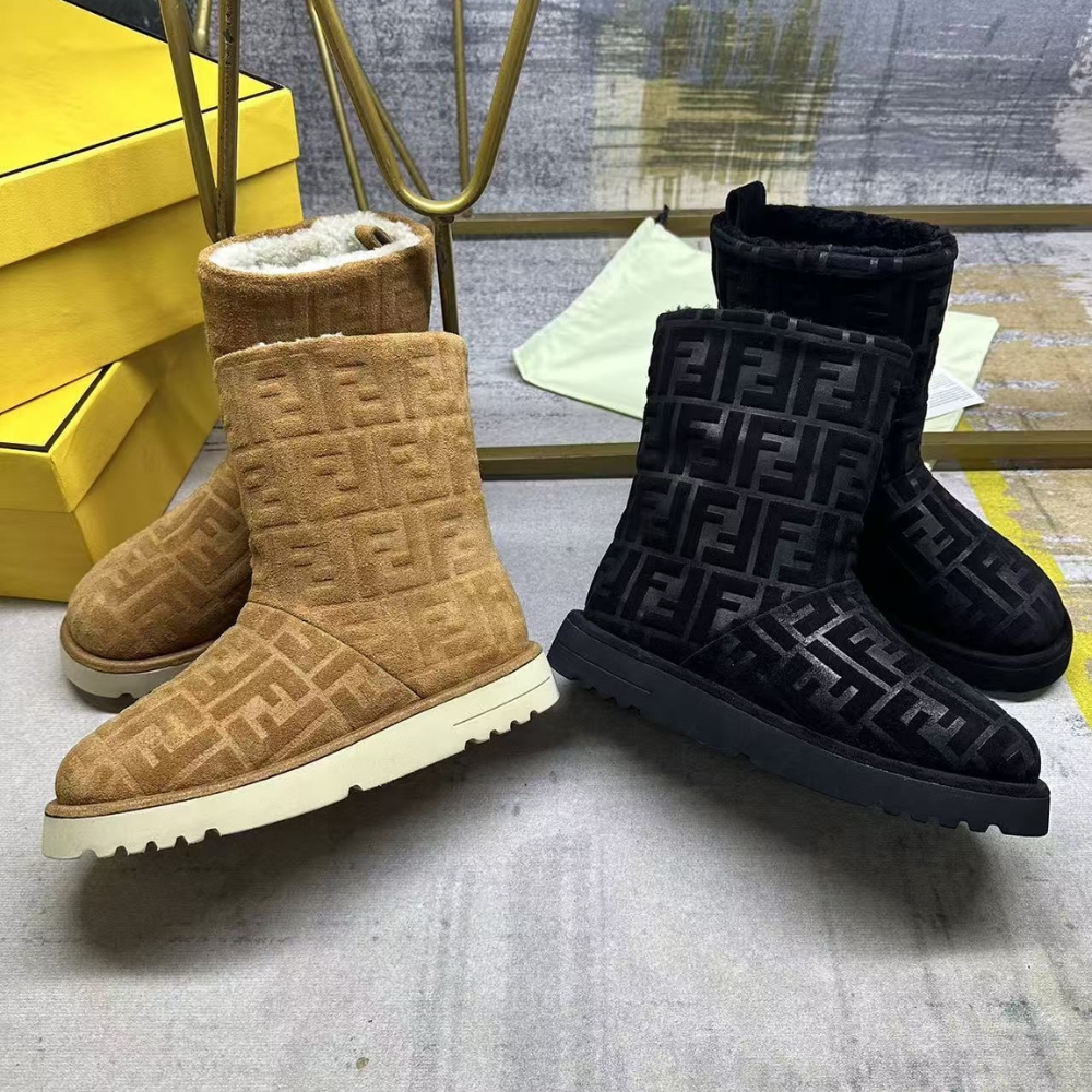 FENDI APRES CHIC BROWN FF CHAMOIS LOW BOOTS 8T8606ASA1F0C23 FENDI APRES CHIC BROWN FF CHAMOIS LOW BOOTS 8T8606ASA1F0C23