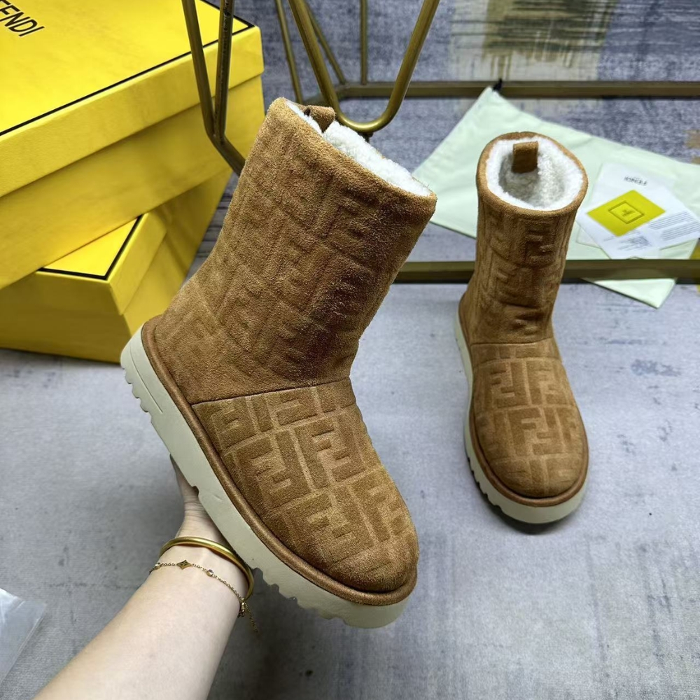 FENDI APRES CHIC BROWN FF CHAMOIS LOW BOOTS 8T8606ASA1F0C23 FENDI APRES CHIC BROWN FF CHAMOIS LOW BOOTS 8T8606ASA1F0C23
