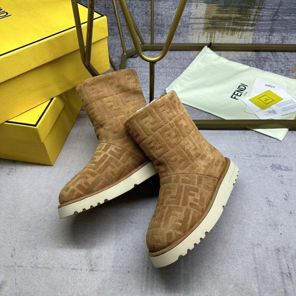 FENDI APRES CHIC BROWN FF CHAMOIS LOW BOOTS 8T8606ASA1F0C23 FENDI APRES CHIC BROWN FF CHAMOIS LOW BOOTS 8T8606ASA1F0C23