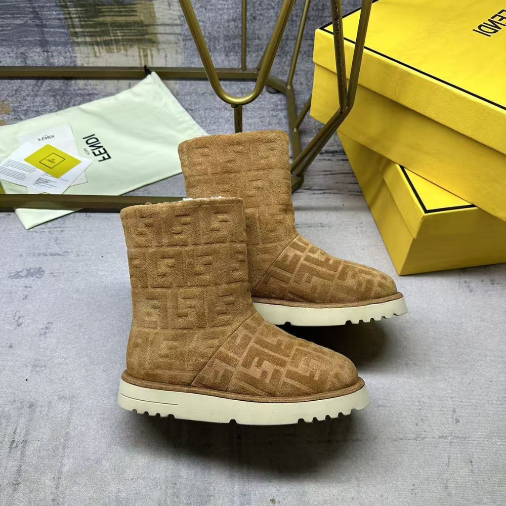 FENDI APRES CHIC BROWN FF CHAMOIS LOW BOOTS 8T8606ASA1F0C23 FENDI APRES CHIC BROWN FF CHAMOIS LOW BOOTS 8T8606ASA1F0C23