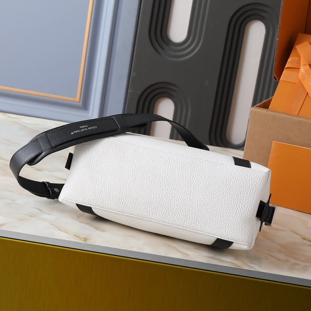 LOUIS VUITTON LV BIKER PM WHITE 30CM M25561 LOUIS VUITTON LV BIKER PM WHITE 30CM M25561