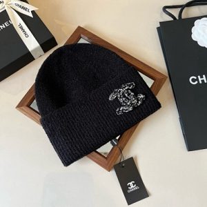 CHANEL KNIT BEANIE IN BLACK