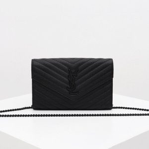 CASSANDRE ENVELOPE CHAIN WALLET IN GRAIN DE POUDRE