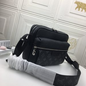Louis Vuitton M30233 Outdoor