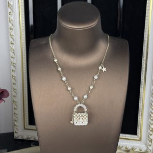 EN – Lux Chanel Necklaces 005